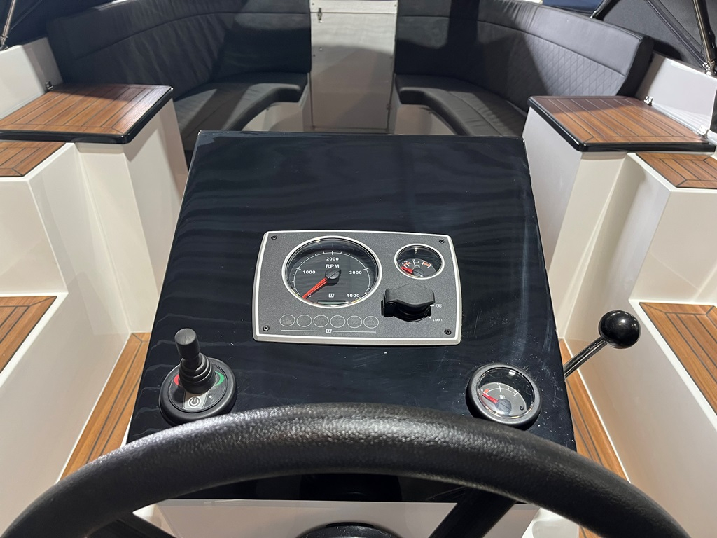 Maxima Boats Aanbieding -  730I met Vetus 42 pk Diesel in donkergrijs op voorraad!