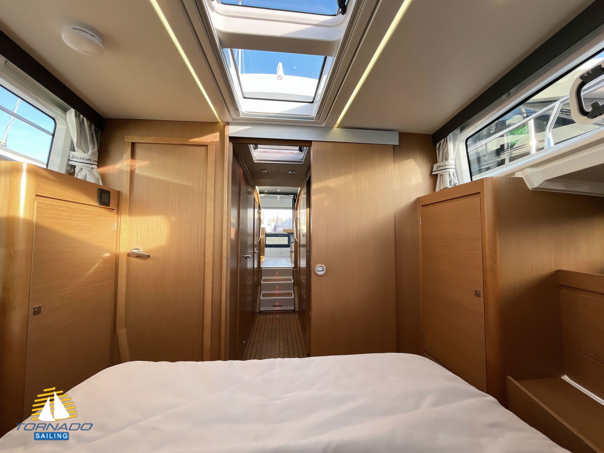 Delphia 12 Flylounge