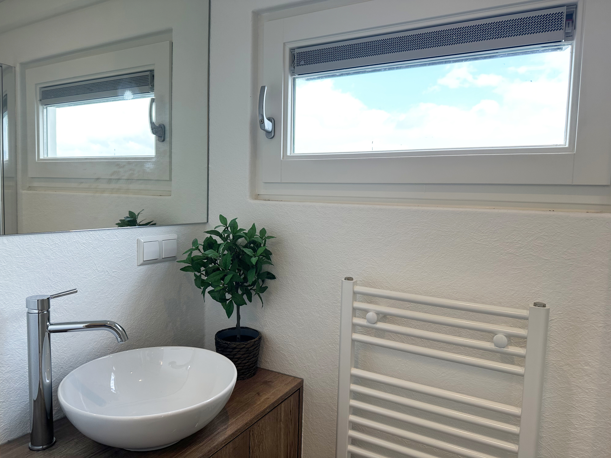 HOMESHIP VaarChalet In Amsterdam 1250D Luxe Houseboat