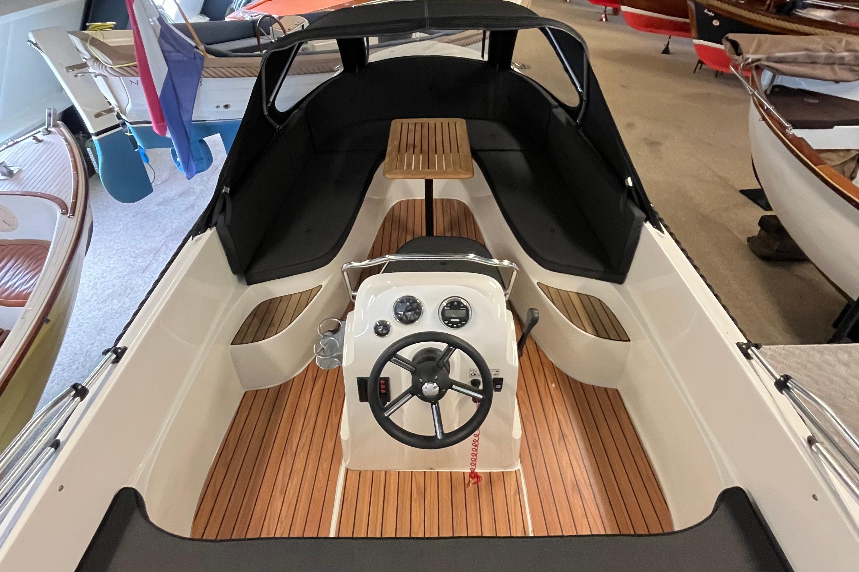 Oud Huijzer 600 Tender