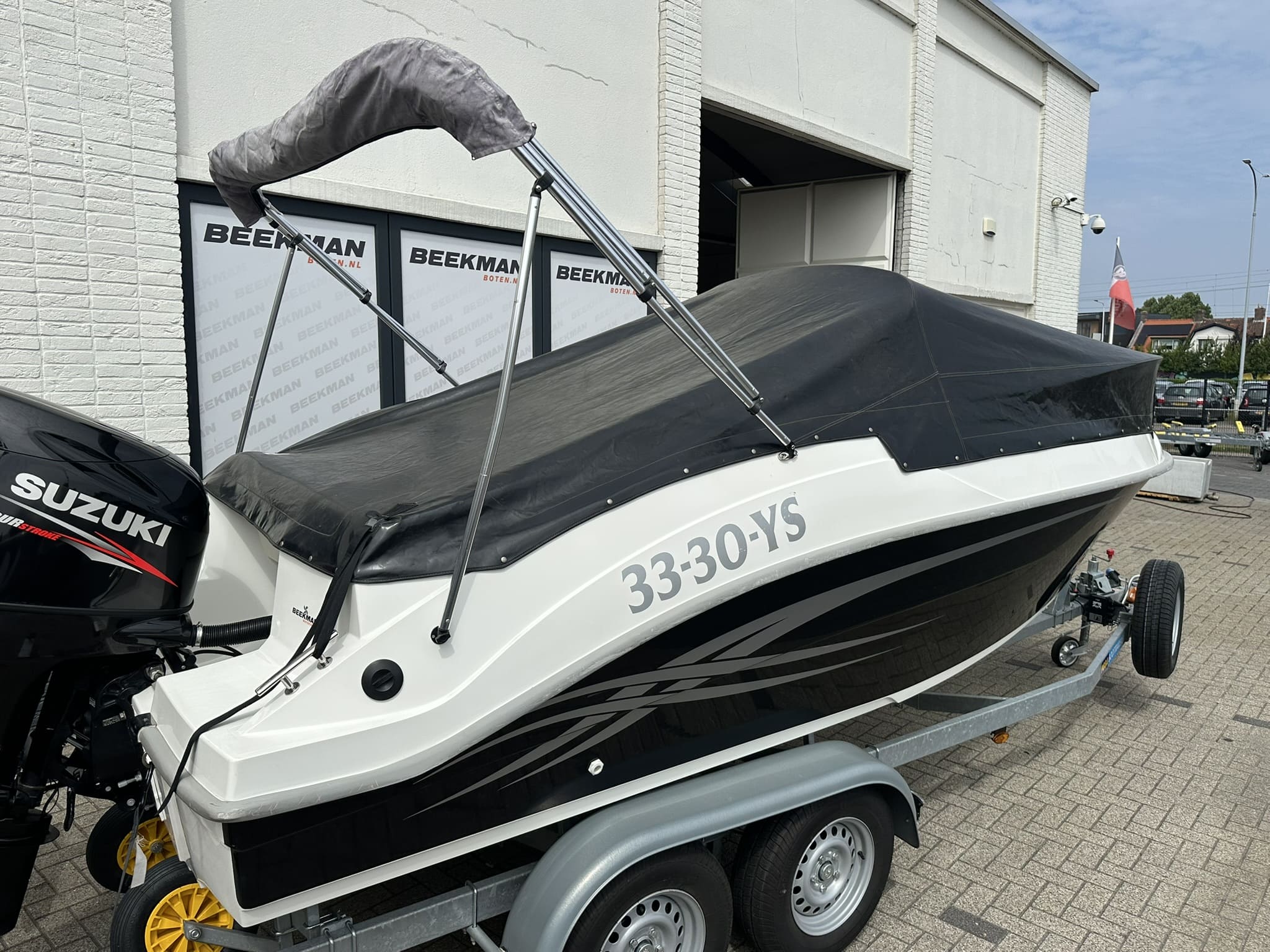 Trident 550 Open