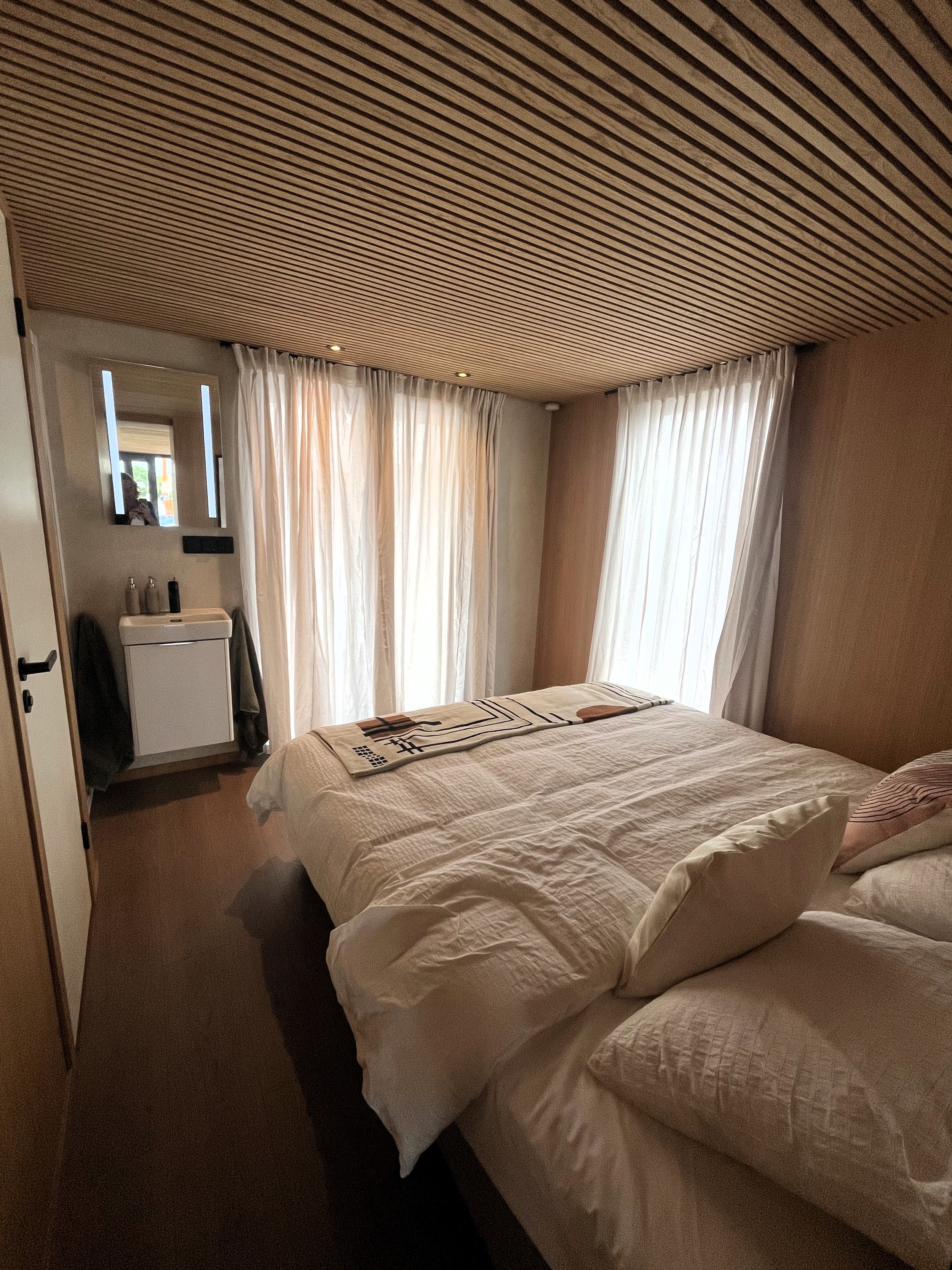 Surla 12 Houseboat Terherne (koop)ligplaats Beschikbaar