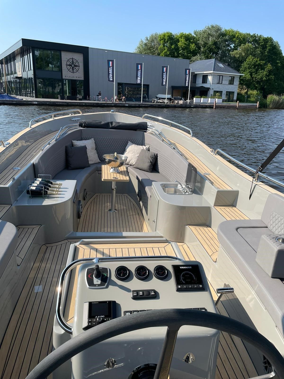 Seafury 900 Soft-top