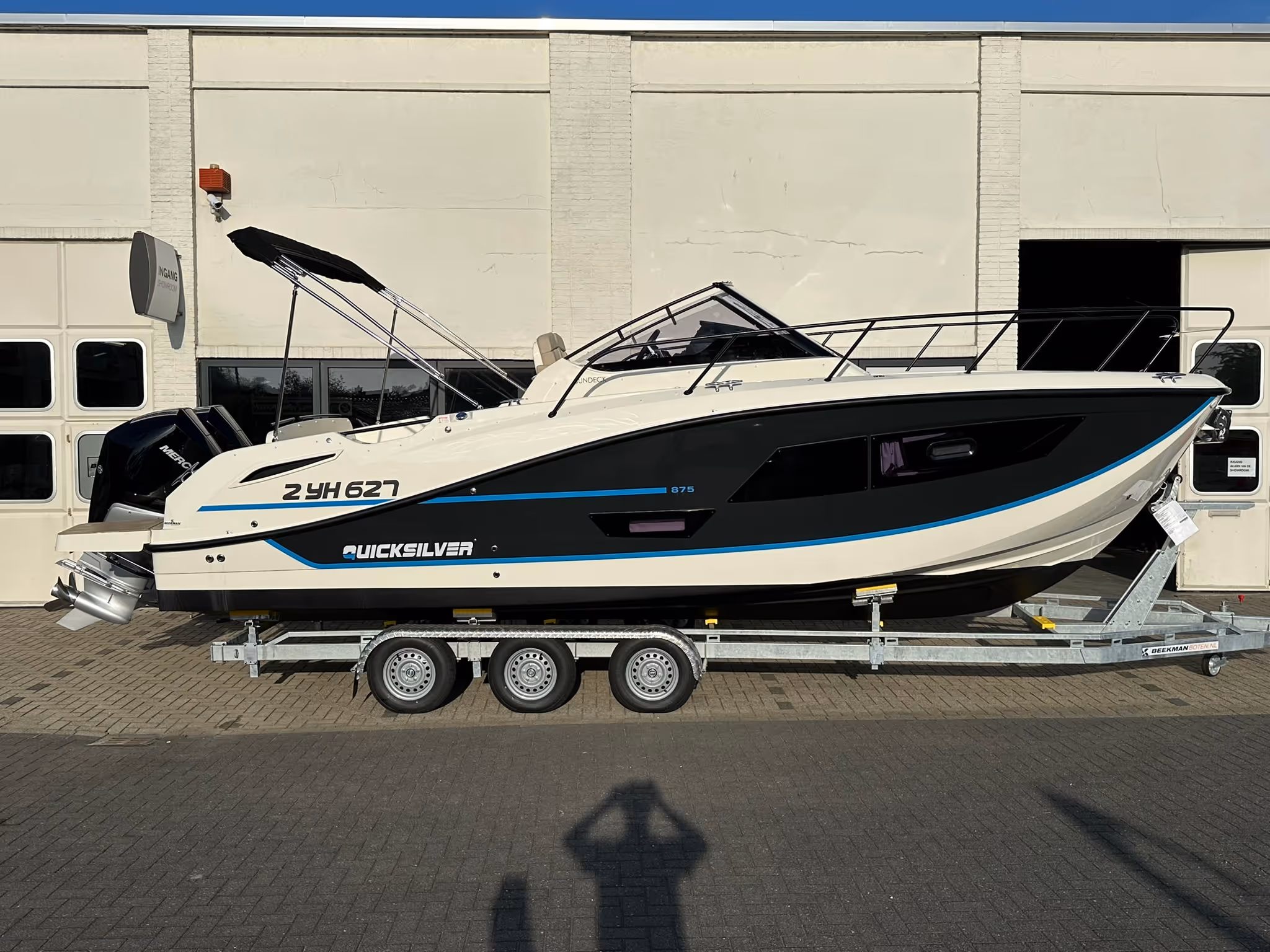 Quicksilver 875 Sundeck