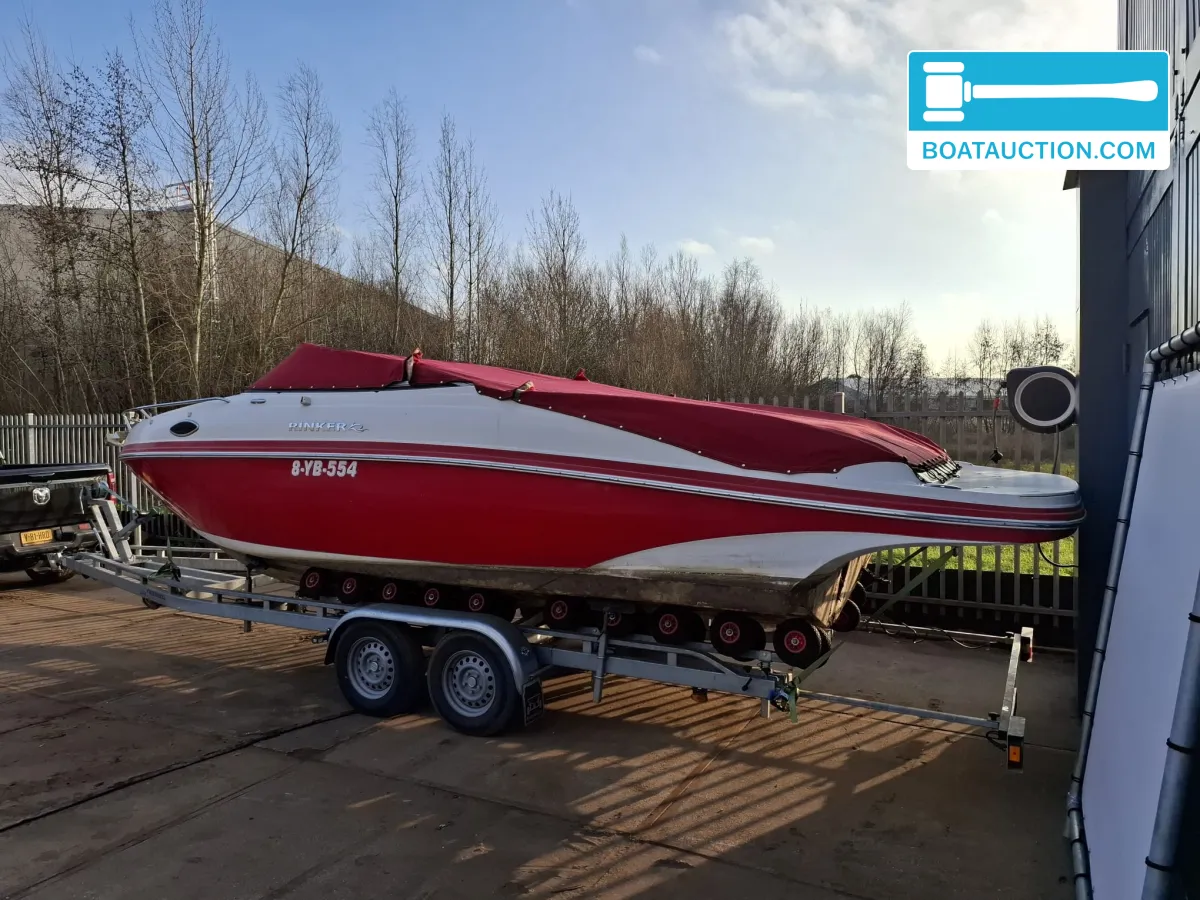 Rinker 246 Captiva Cuddy