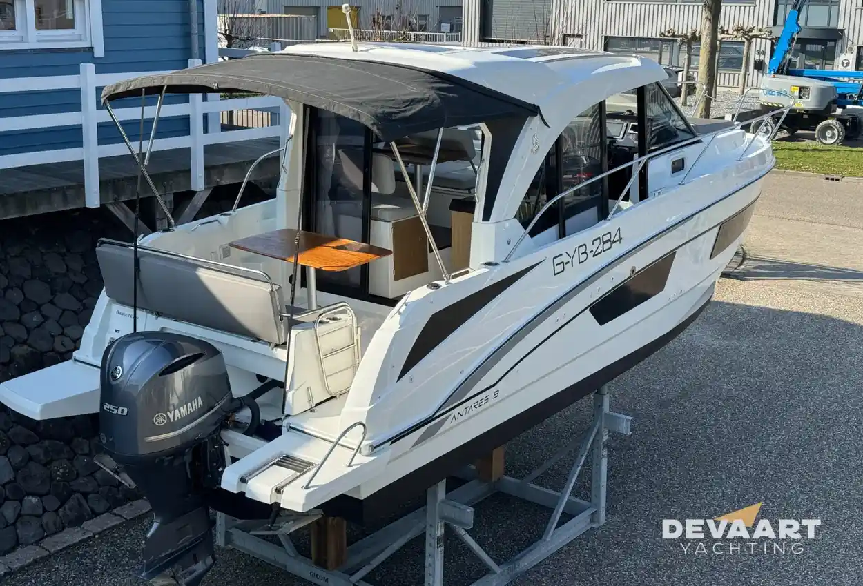 Beneteau Antares 9