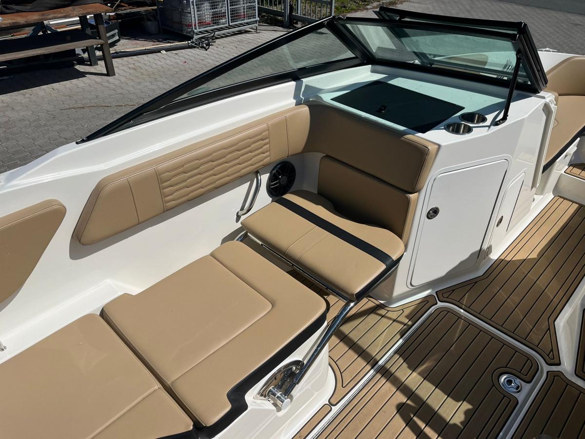 Sea Ray 210 SPX Outboard