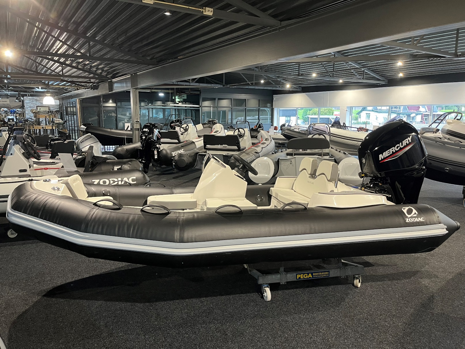 Zodiac Yachtline 400 met Mercury 40 pk!