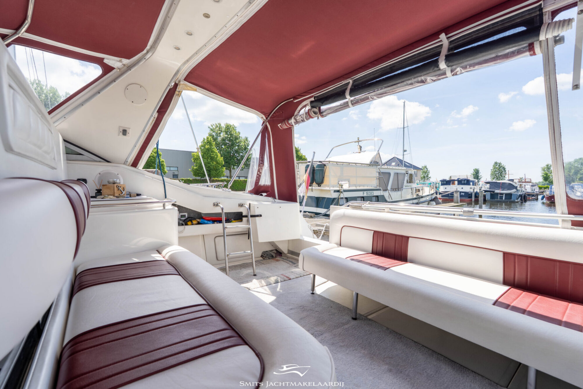 Sea Ray 370 Express Cruiser