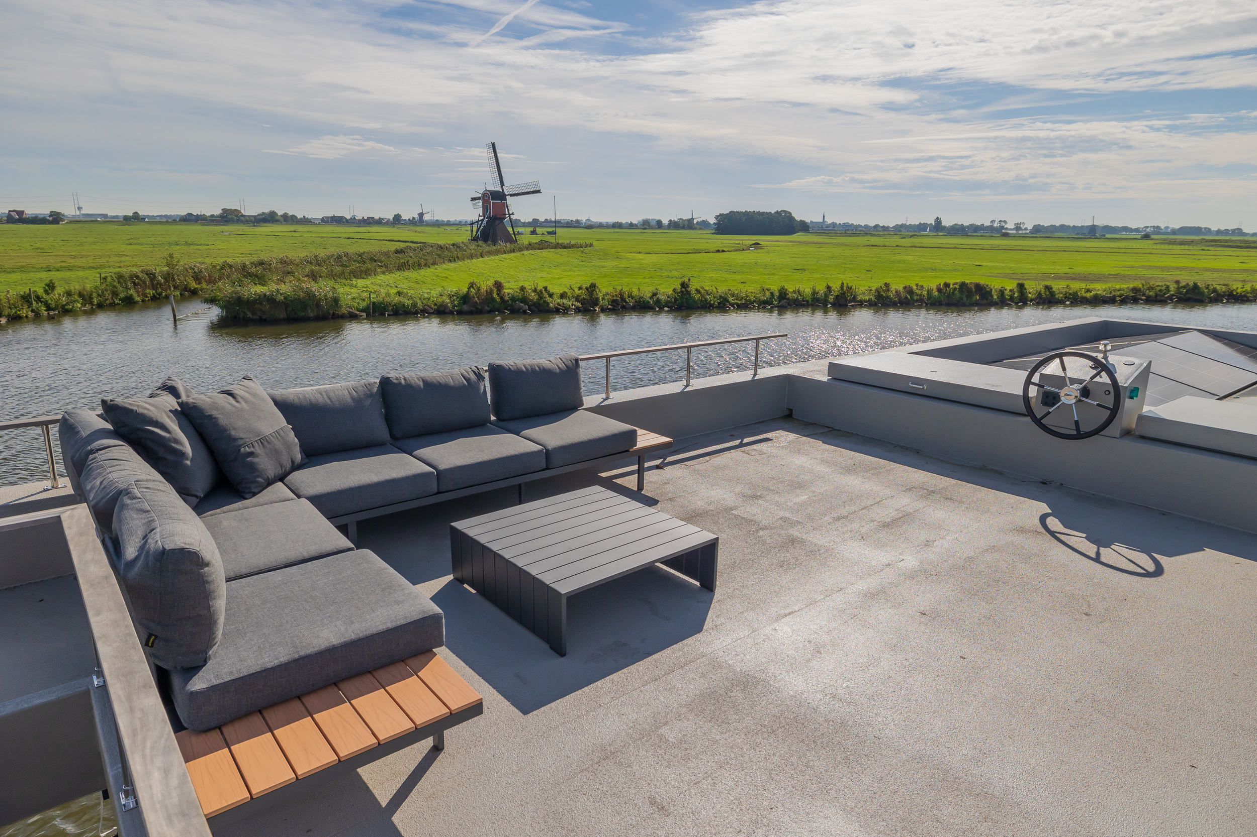 Surla (met Tender) Houseboat 15 Volledig Elektrisch With Charter