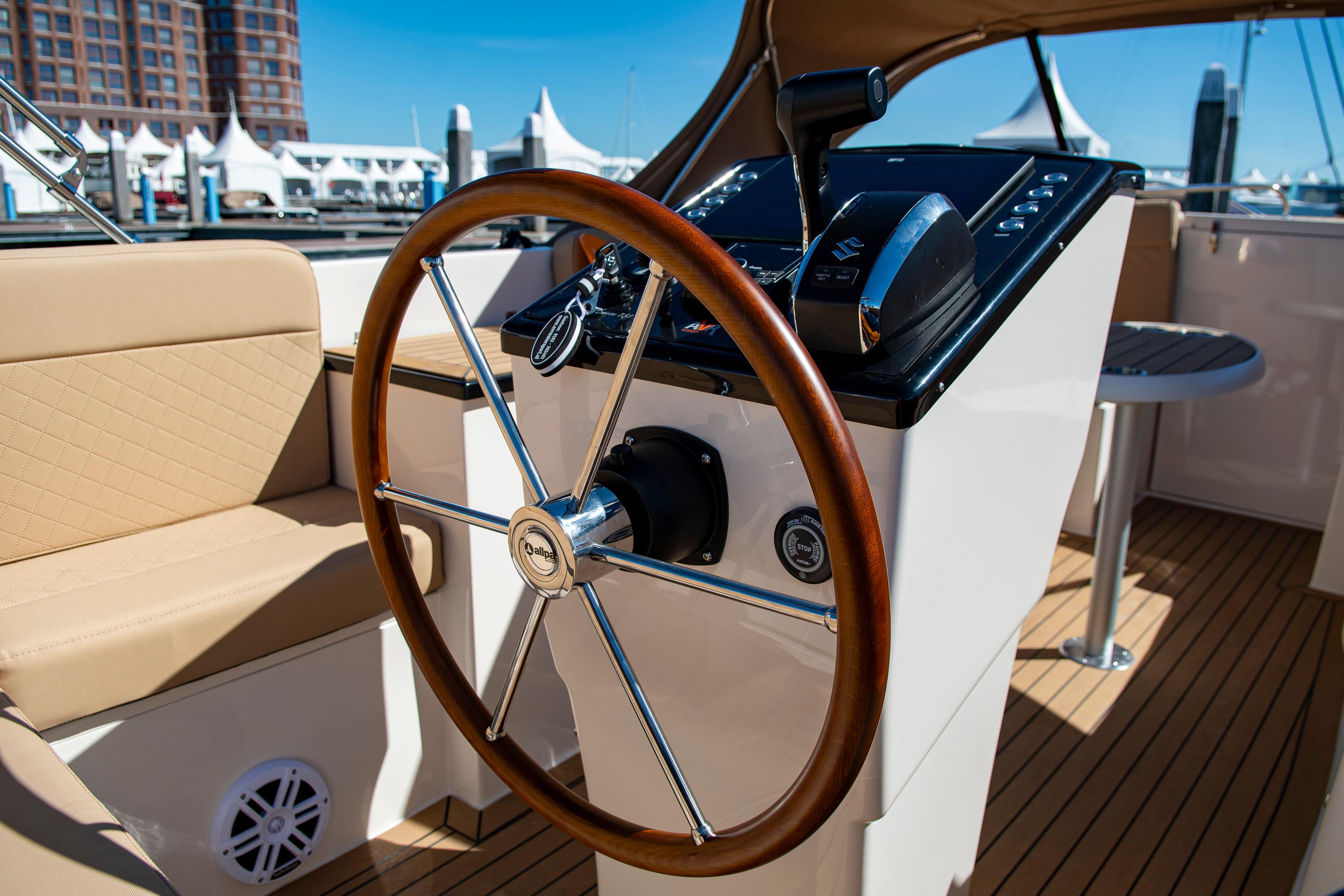 Lago Amore 733 Tender