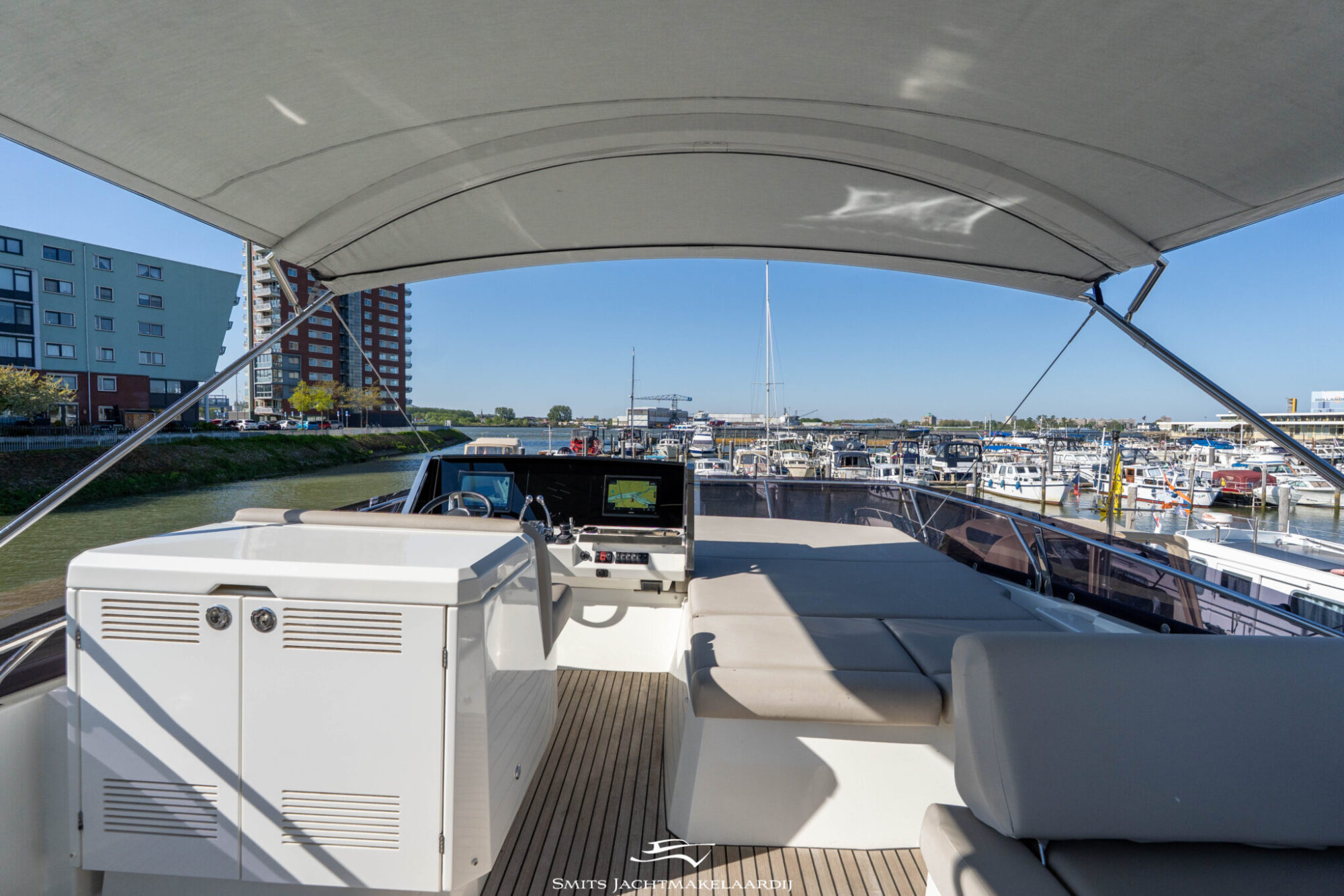 Prestige 590 Flybridge
