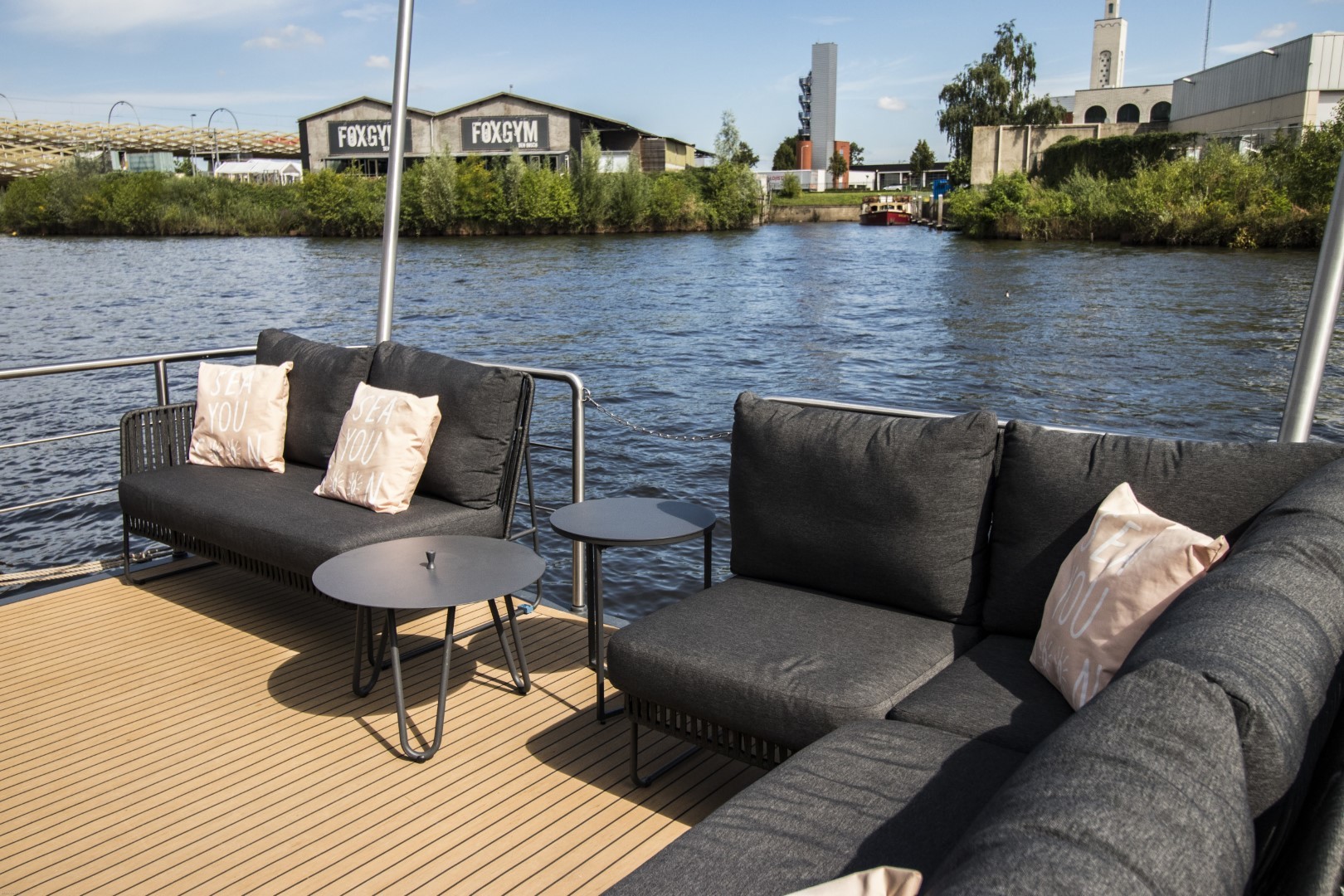 The Coon 1000 Houseboat