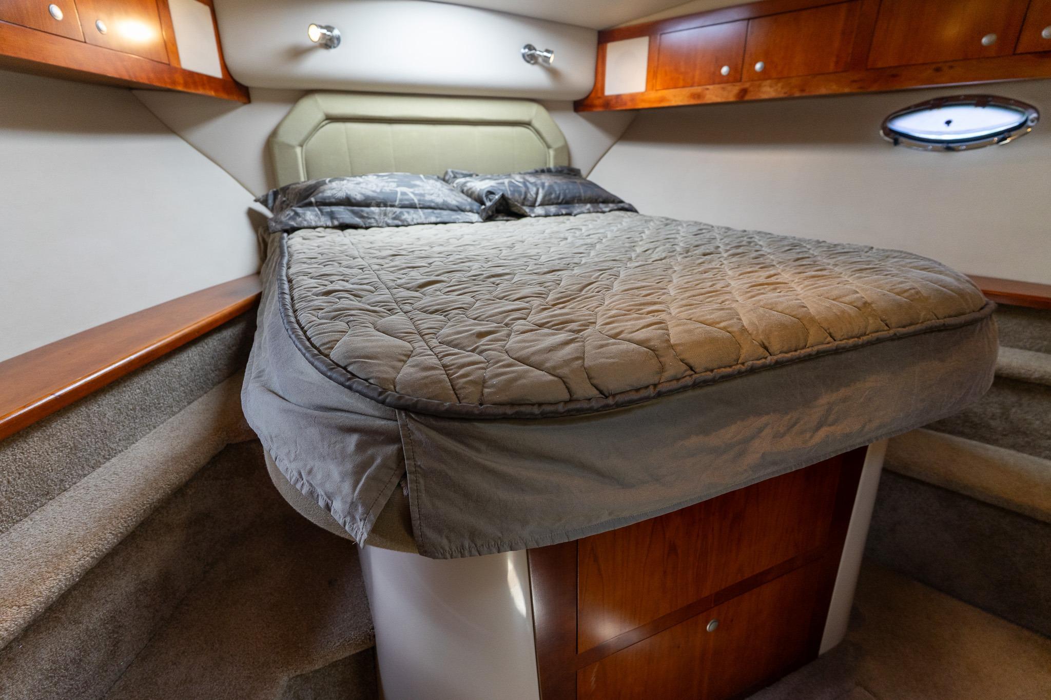 Cruisers Yachts 415 Express Motoryacht