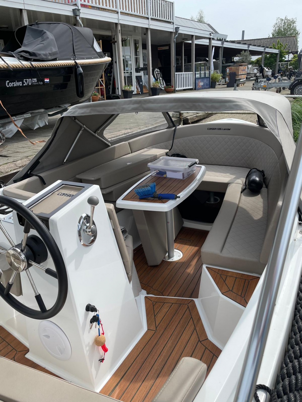 Corsiva  595 tender occasion verkocht