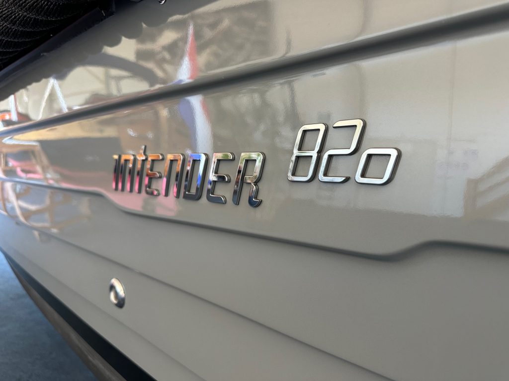 Interboat Intender 820