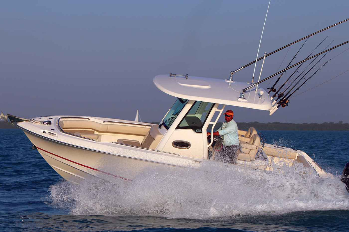 Boston Whaler 250 Outrage