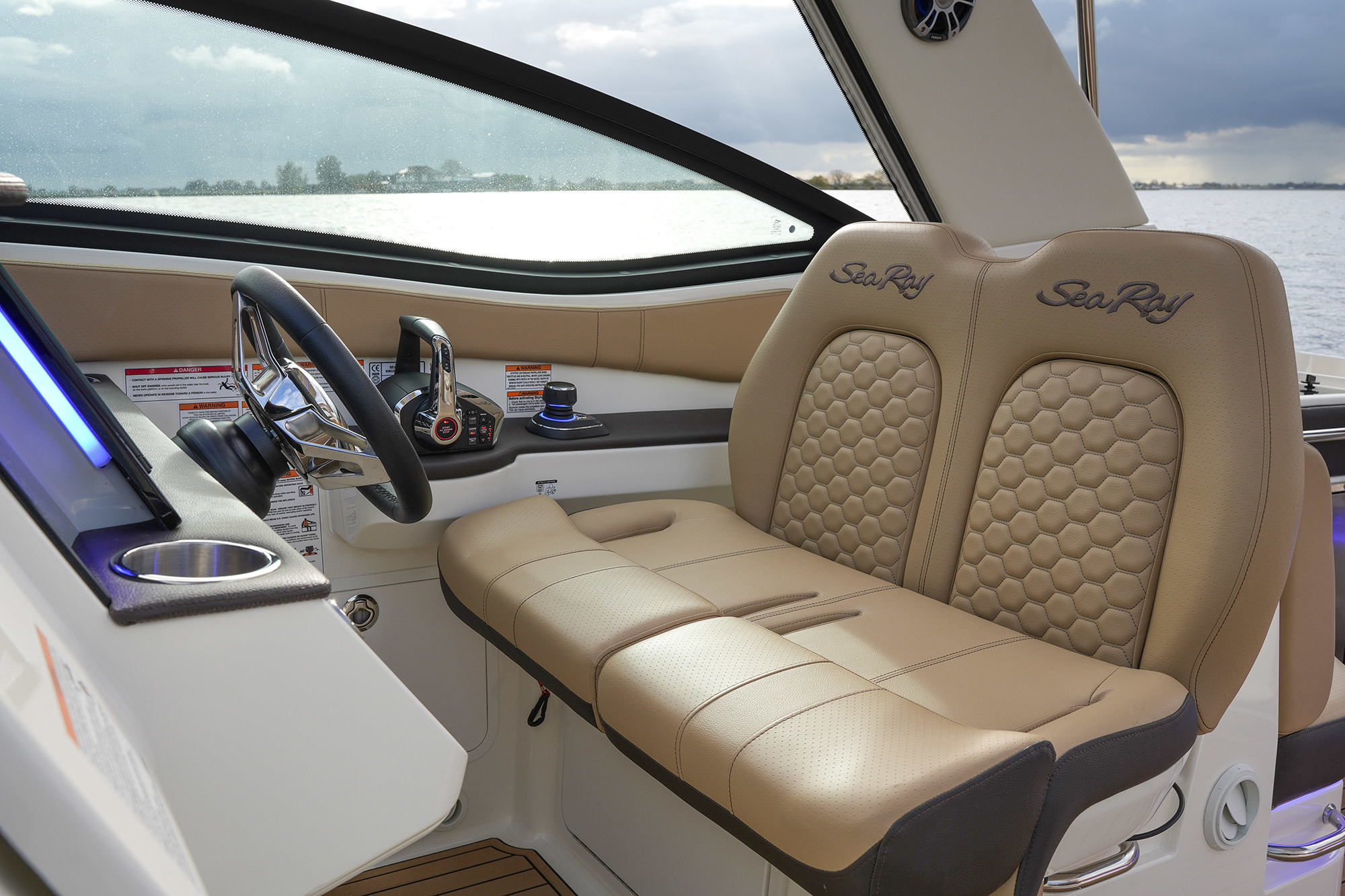 Sea Ray Sundancer 320