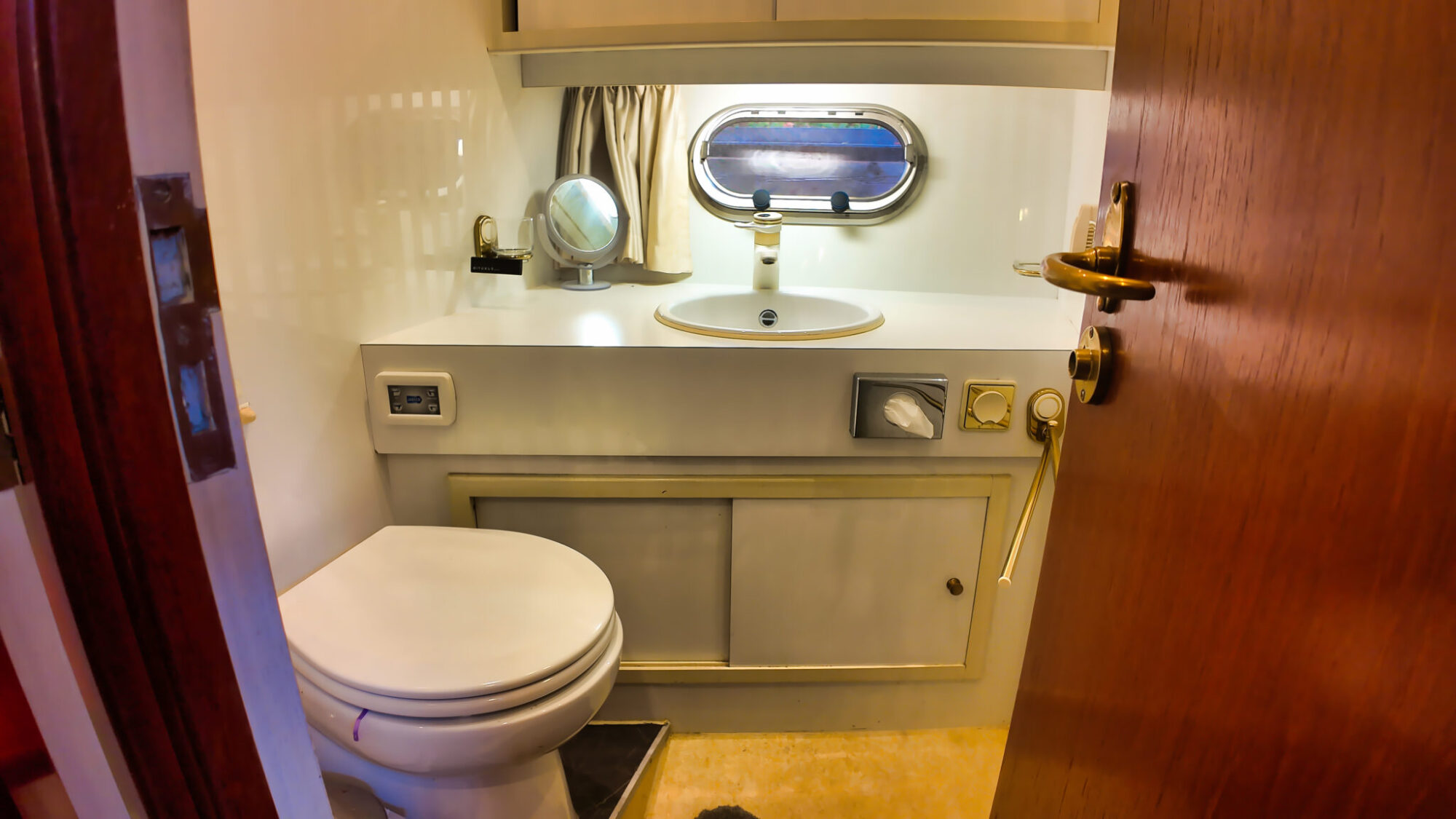 Neptunus 138 / 46 Flybridge Sedan