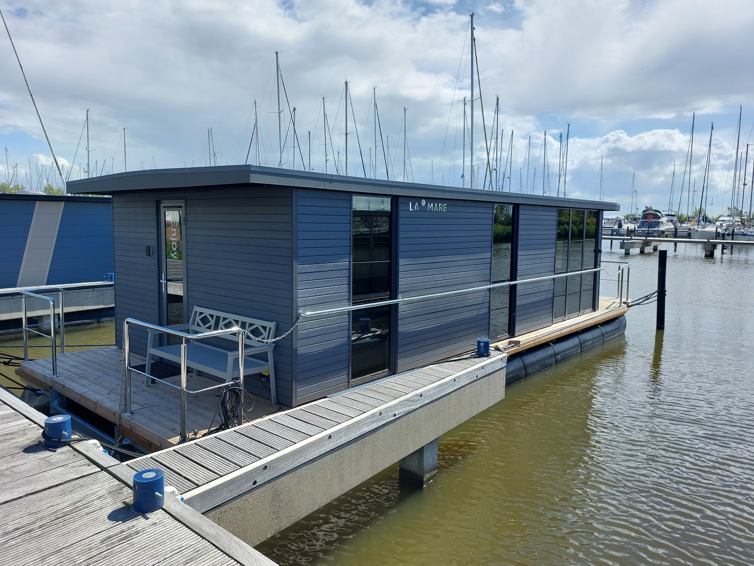 La Mare Houseboat Apartboat L Long