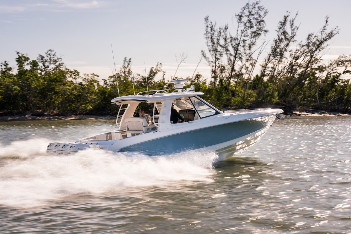 Boston Whaler 380 Realm hoofdfoto: 1