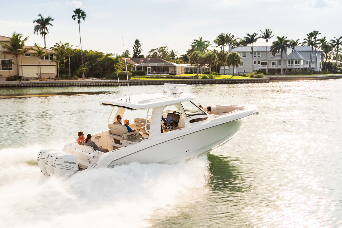 Boston Whaler 350 Realm