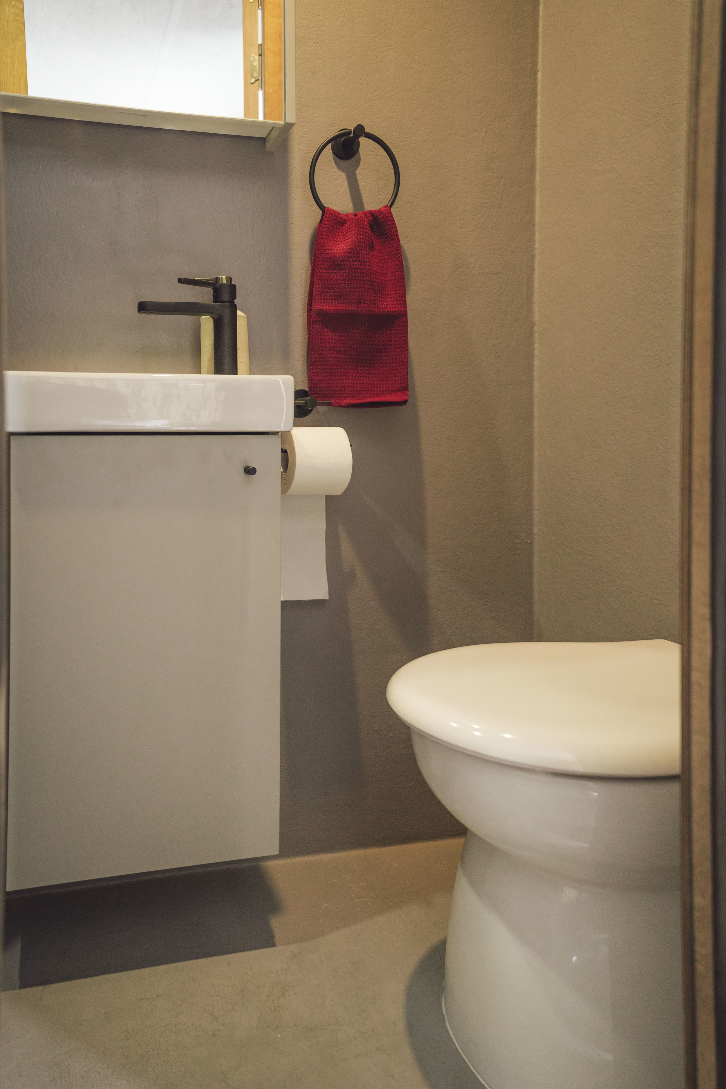 SHB Houseboat GTR 6.3