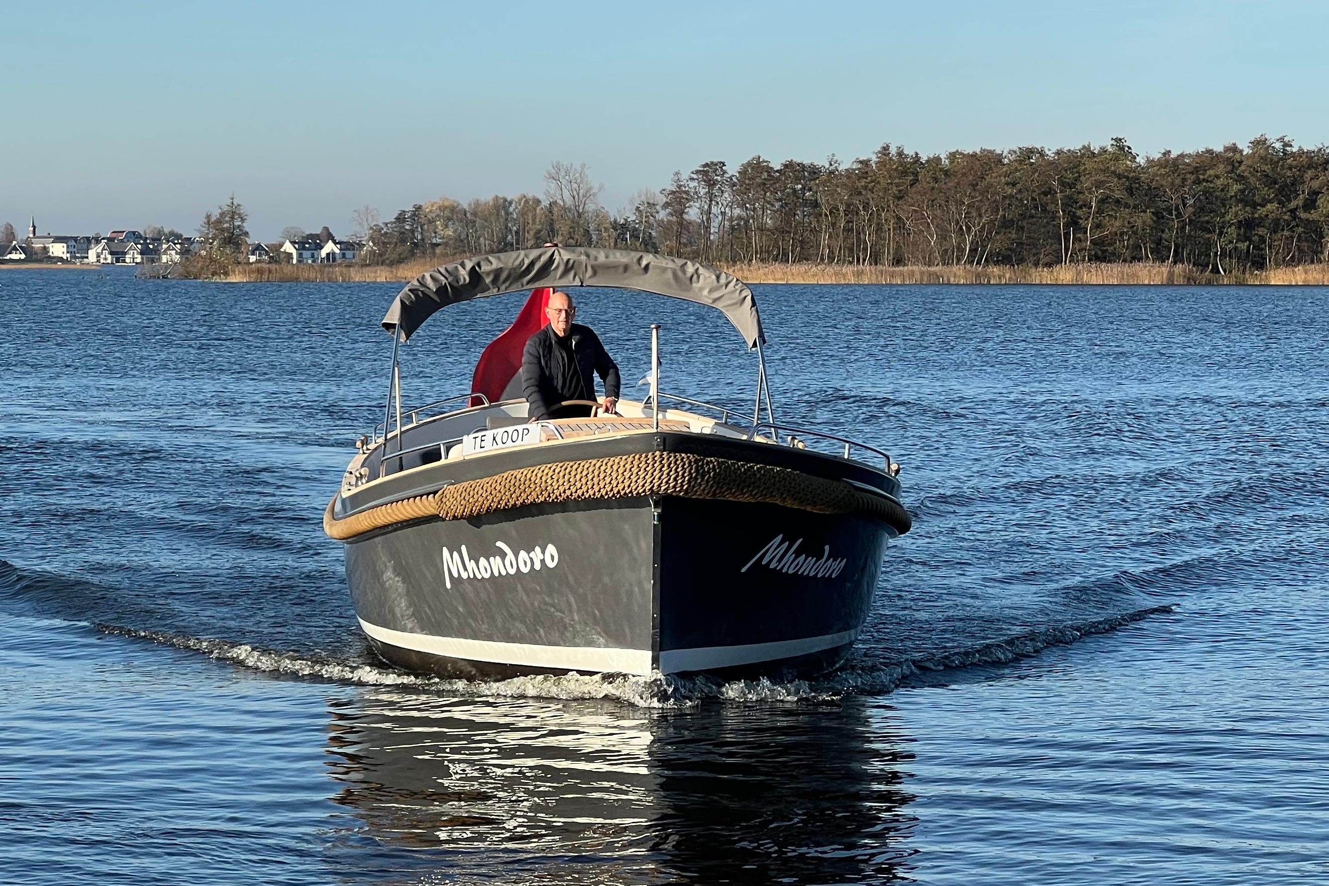 Jan Van Gent 10.35 Cabin