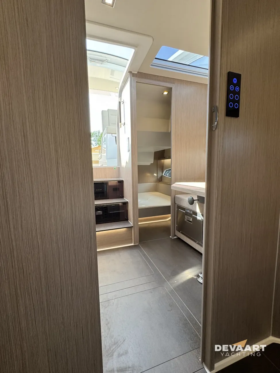Sealine S335
