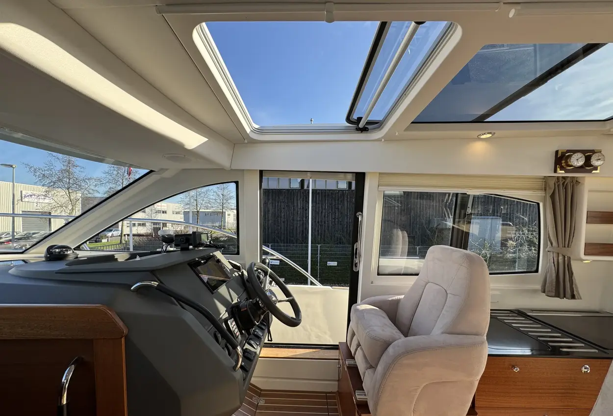 Nimbus 305 Coupe