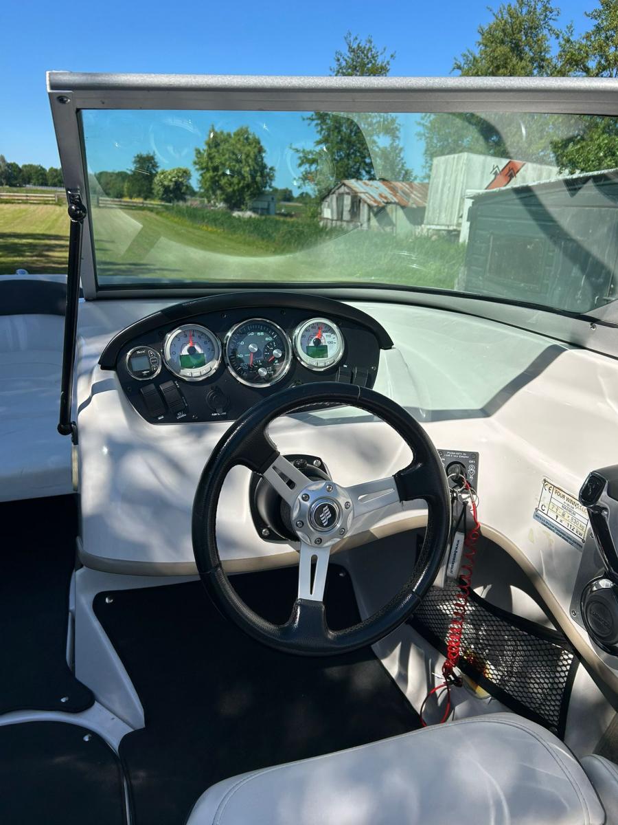 Four Winns H180 outboard