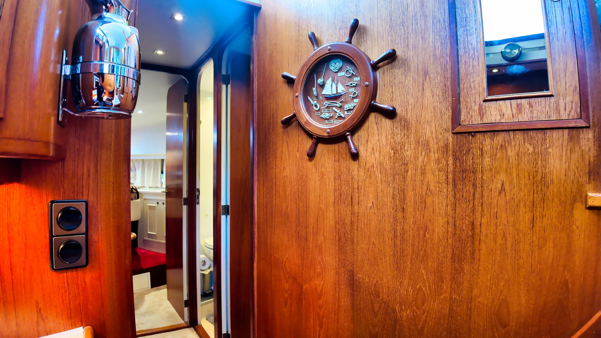 Neptunus 138 / 46 Flybridge Sedan