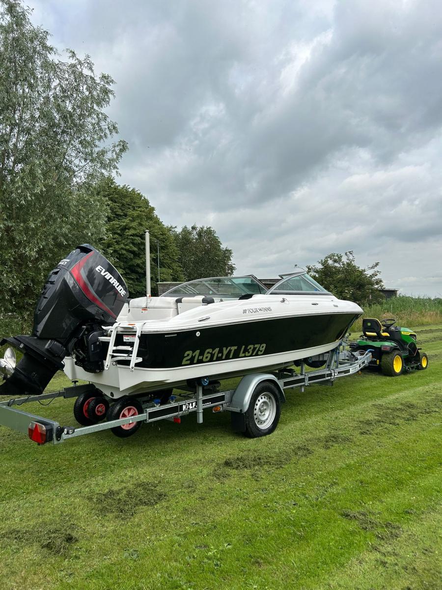 Four Winns H180 outboard