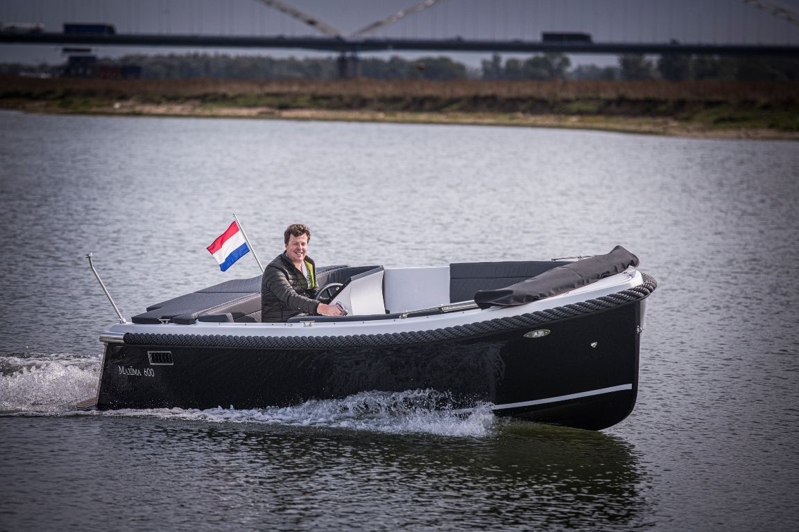 Maxima 600 tender
