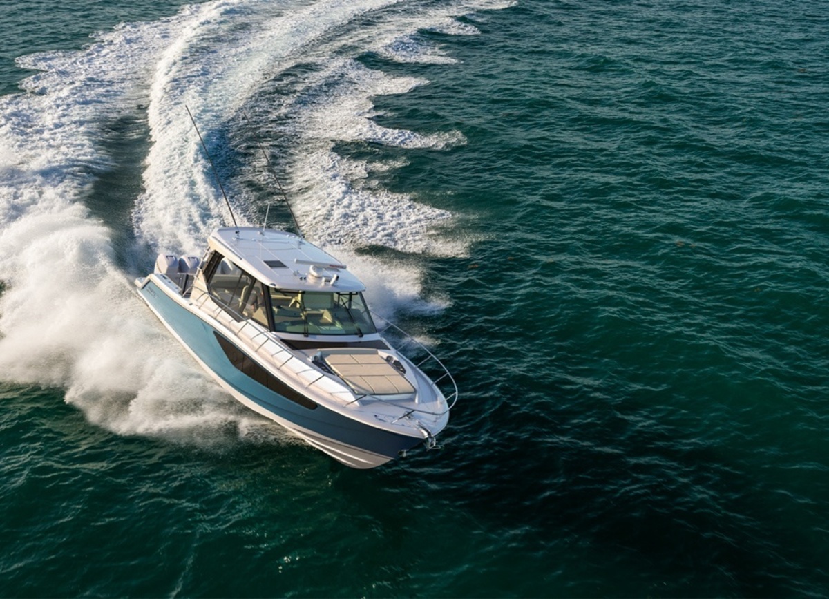 Boston Whaler 405 Conquest hoofdfoto: 1