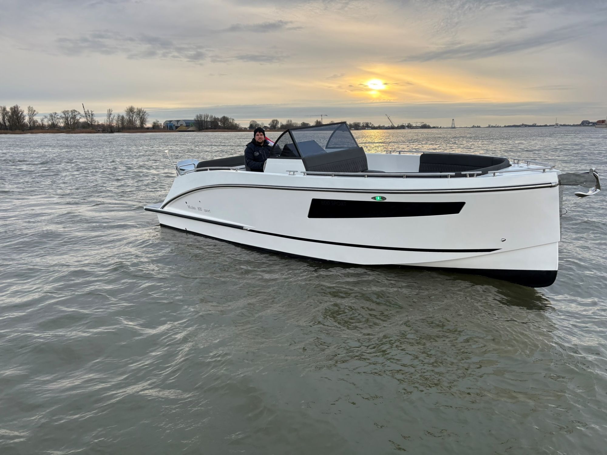 Maxima Boats 800 sport met een Honda 250 pk