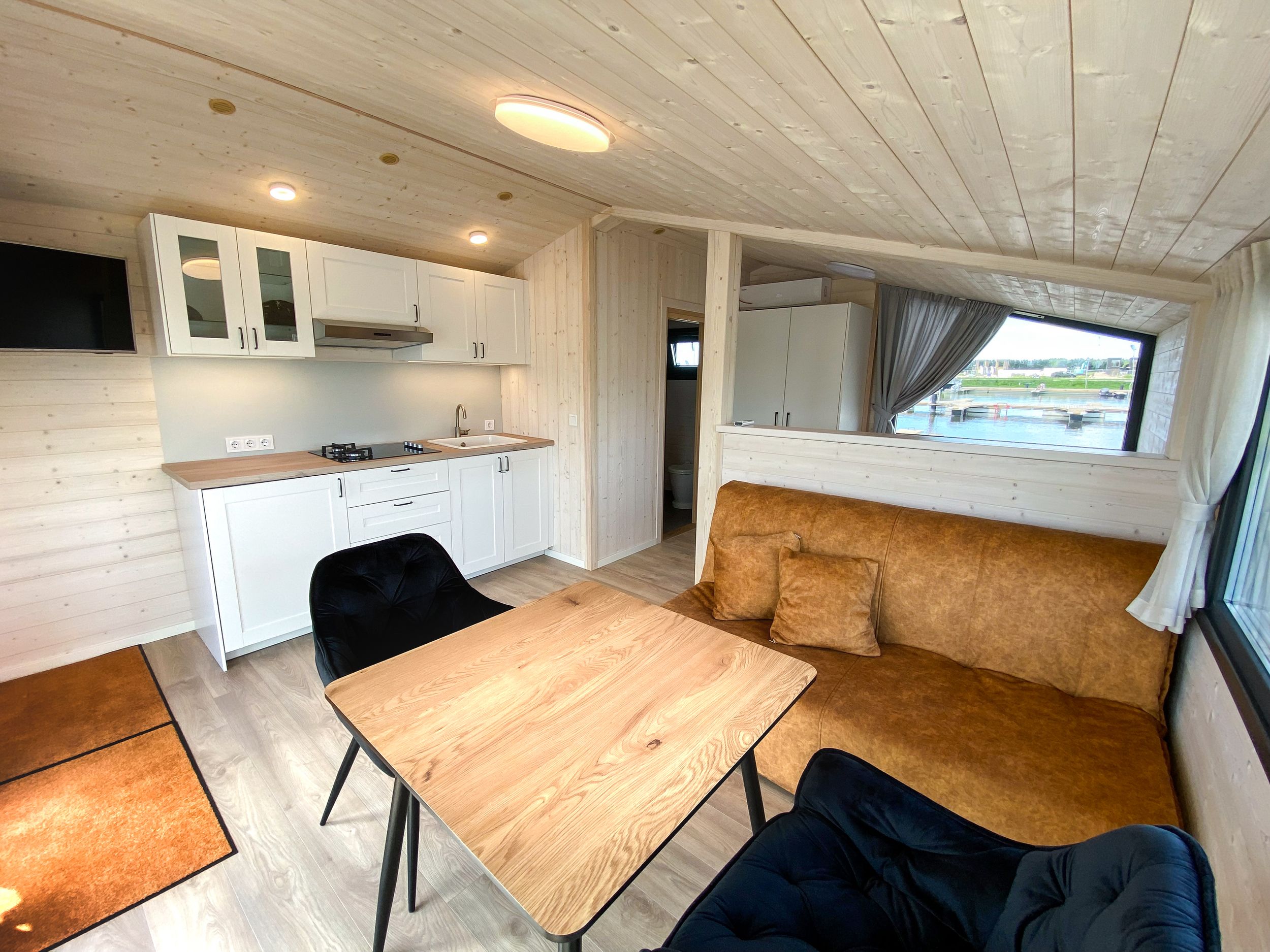Twin-boats Houseboat M Cabin Met Jacuzzi