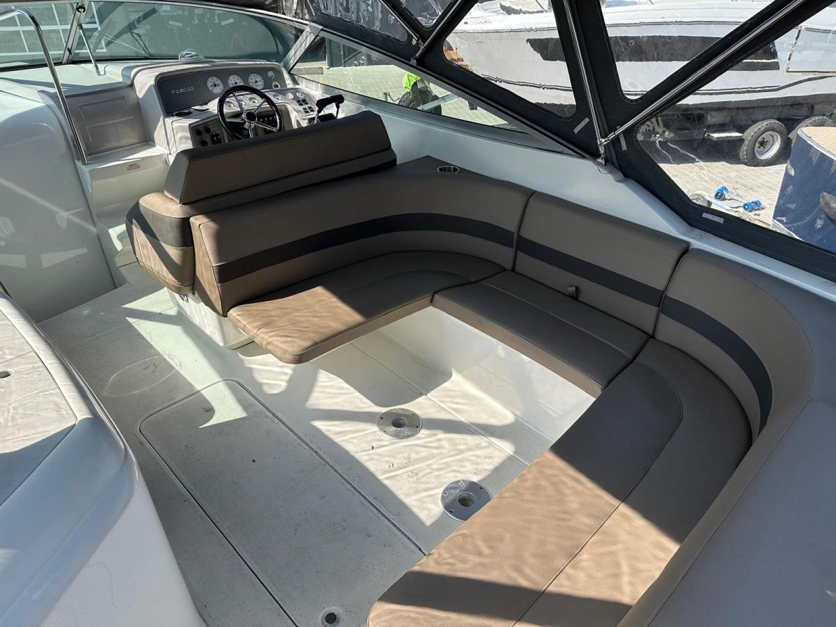 Formula F-280 SS Cuddy cabin