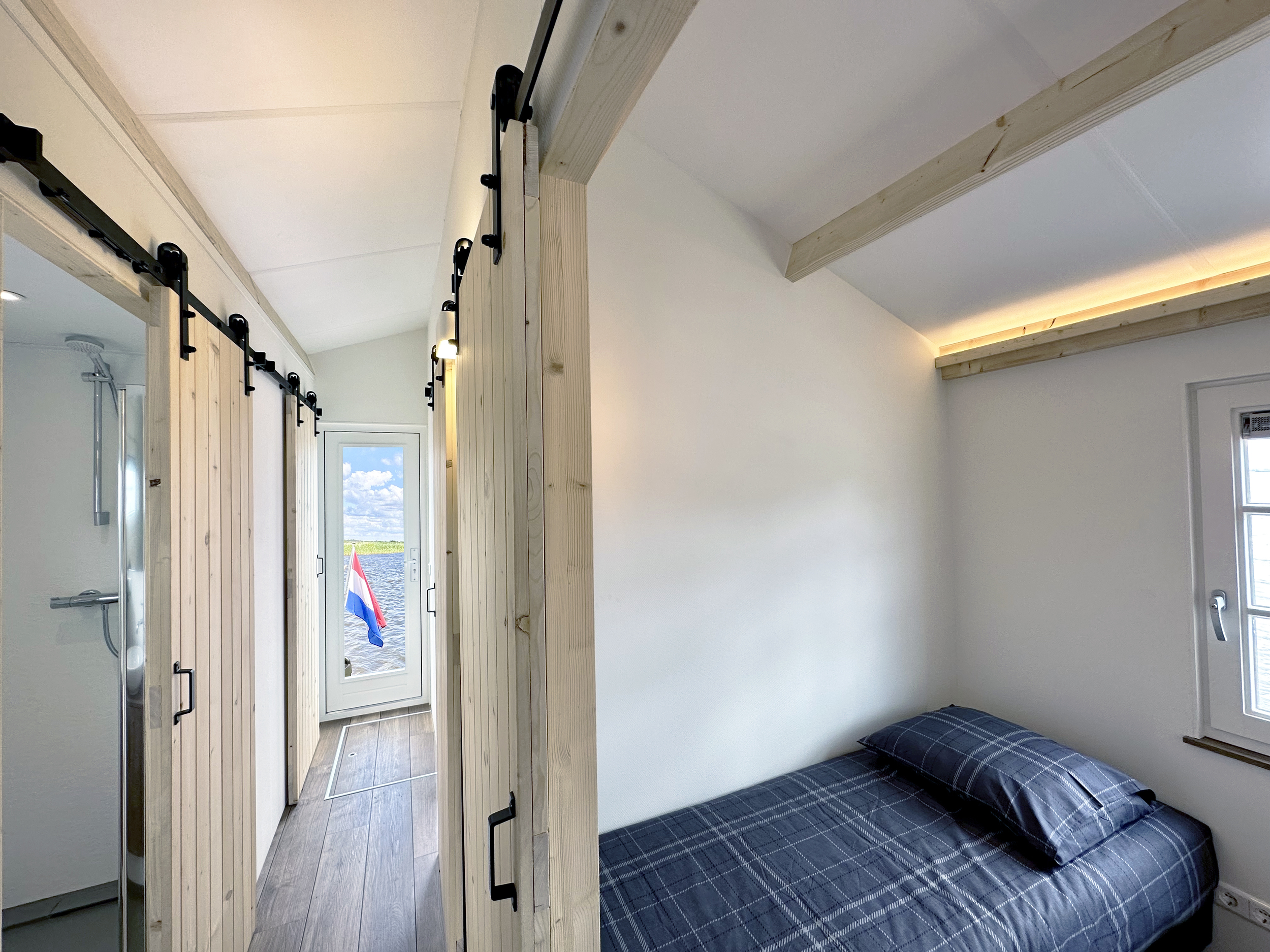 HOMESHIP VaarChalet In Amsterdam 1250D Luxe Houseboat
