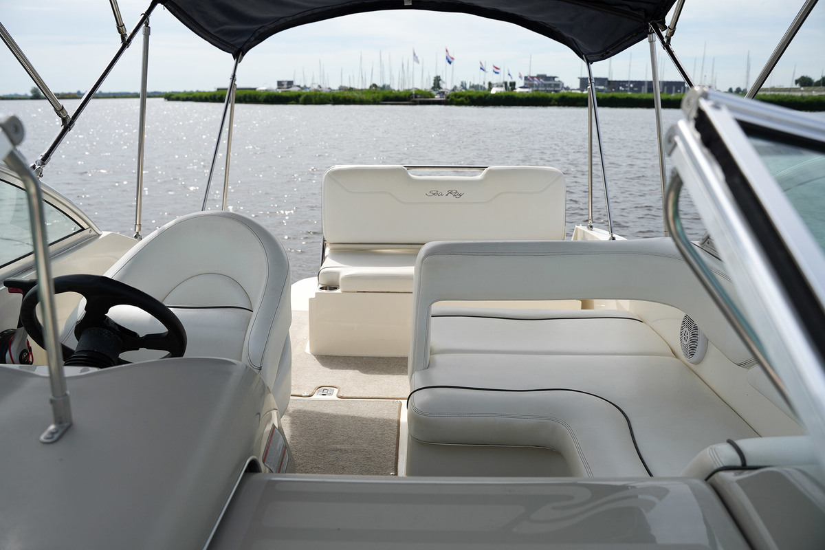 Sea Ray 255 Sundancer