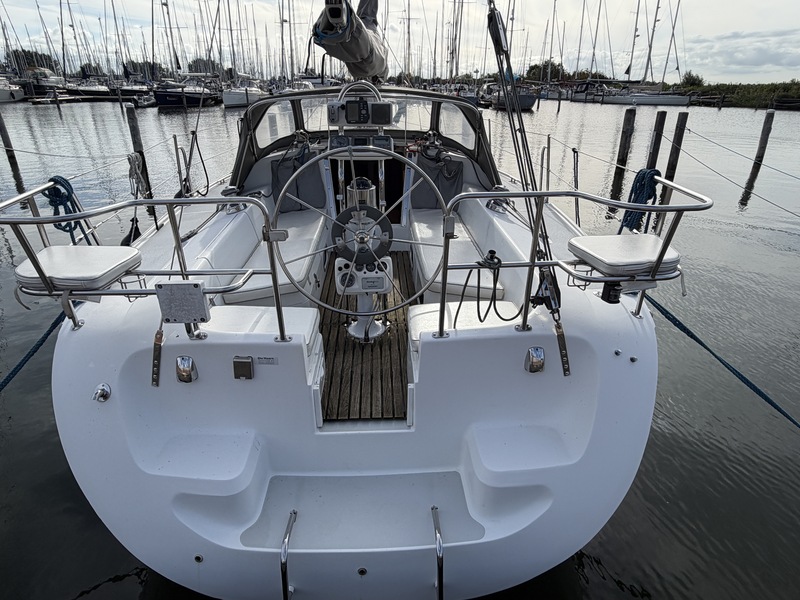 Catalina 320