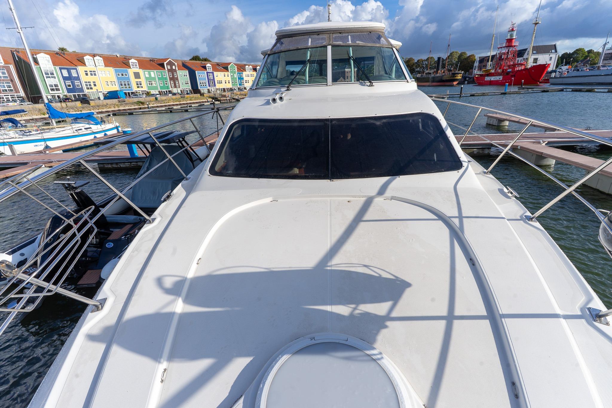 Cruisers Yachts 415 Express Motoryacht