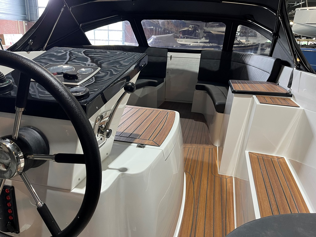 Maxima Boats Aanbieding -  730I met Vetus 42 pk Diesel in donkergrijs op voorraad!