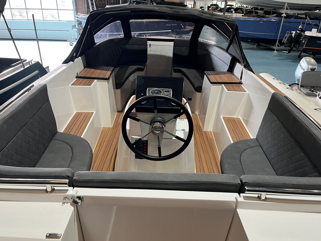 Maxima Boats Aanbieding -  730I met Vetus 42 pk Diesel in donkergrijs op voorraad!