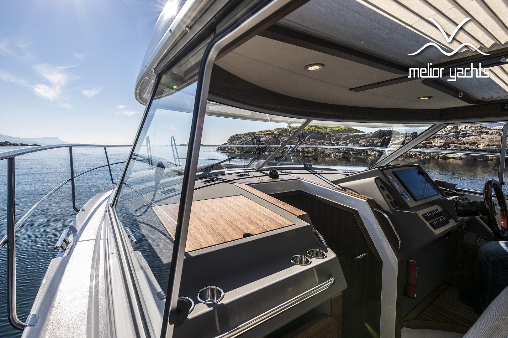 Saga 385 - Edition Walnut Interior