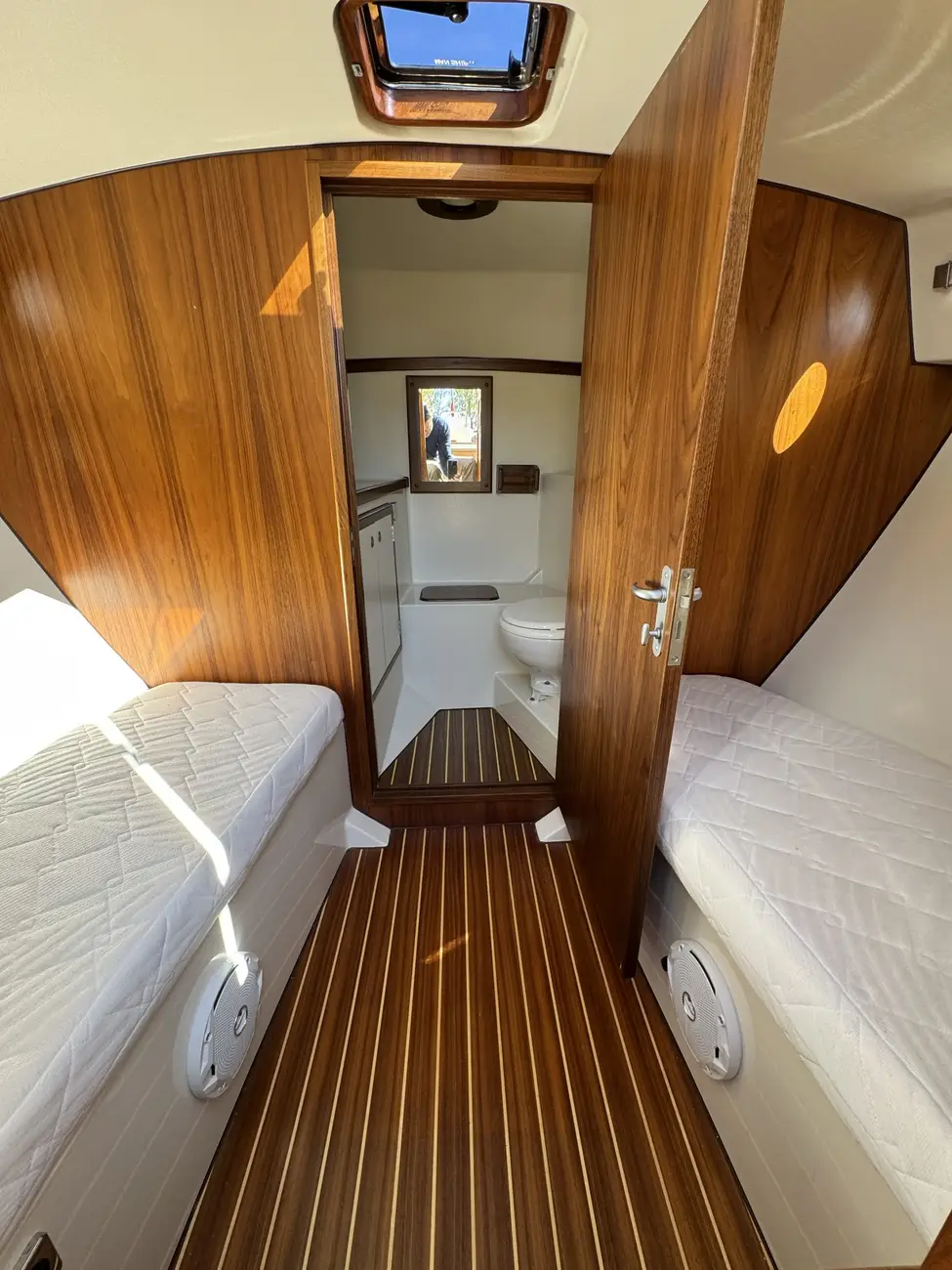 Intercruiser 27 Cabin