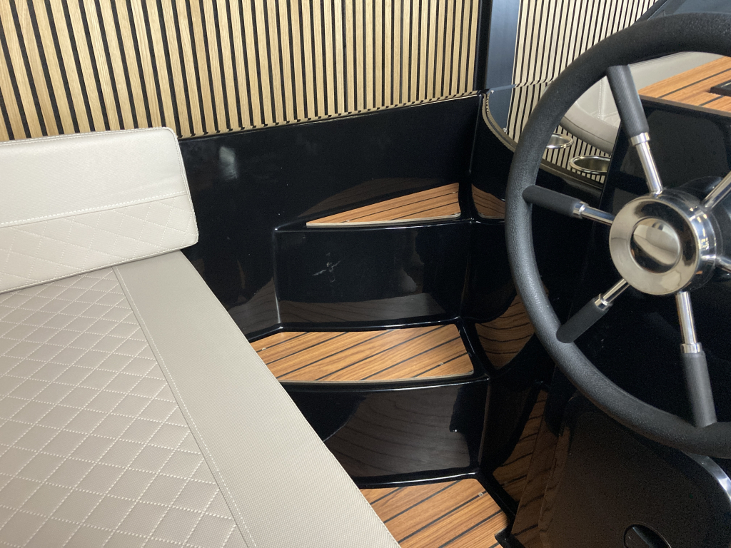 Amigo 485 S Black Edition + Navy 3.0 fluistersloep