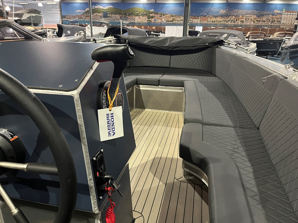 Van Vossen Tender 777 met Honda 150 pk