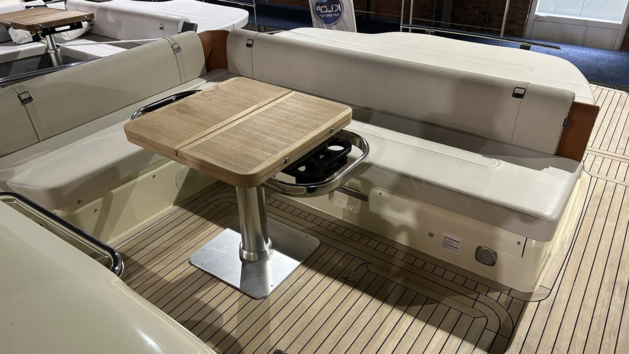 Invictus yachts Invictus GT 370 met 2x Volvo Penta D4 320 pk