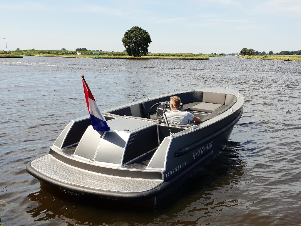 Van Vossen VanVossen Tender 700 (sport)